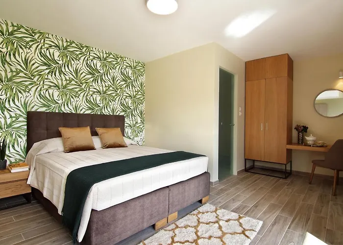 Maison 66, Riviera Hotels