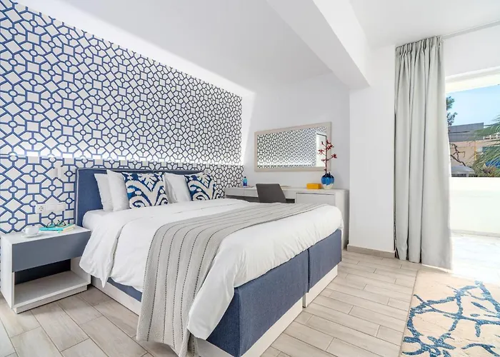 Maison 66, Riviera Hotels